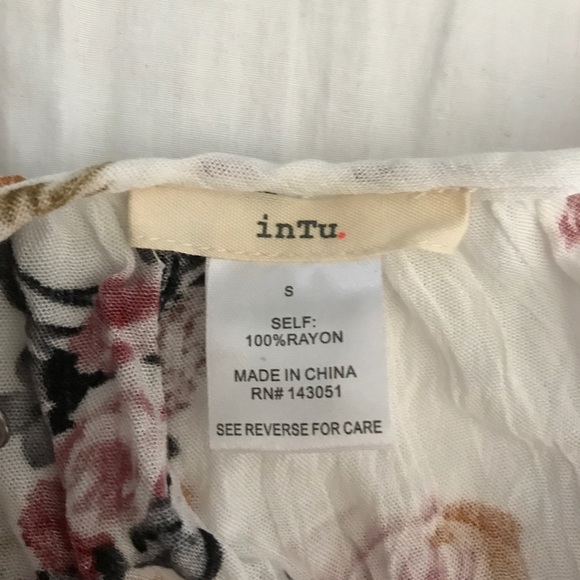 Off the shoulder Floral top - Picture 3 of 3